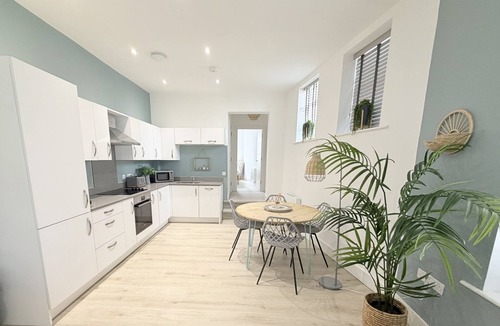 Southampton City Centre Apartment | Courtyard Retreat