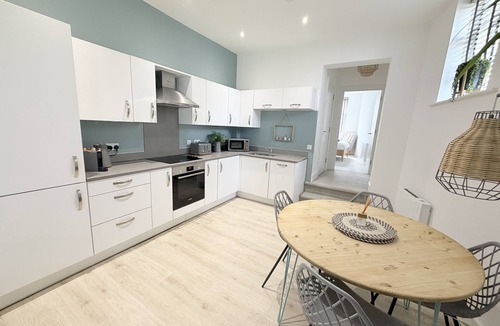 Southampton City Centre Apartment | Courtyard Retreat