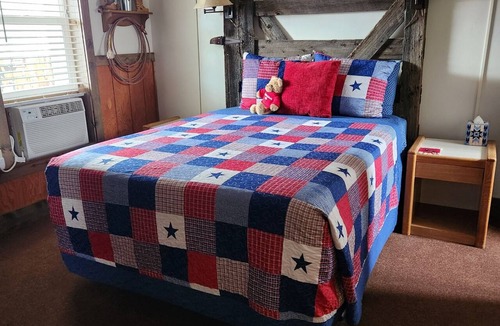 Escalante Hotel | Cowboy Country Inn - Two-room Suite
