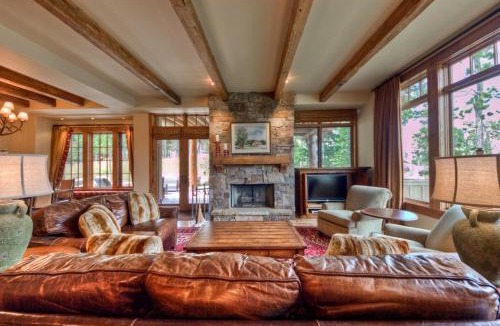 Big Sky House | Cowboy Heaven Luxury Suites - Unit 2B