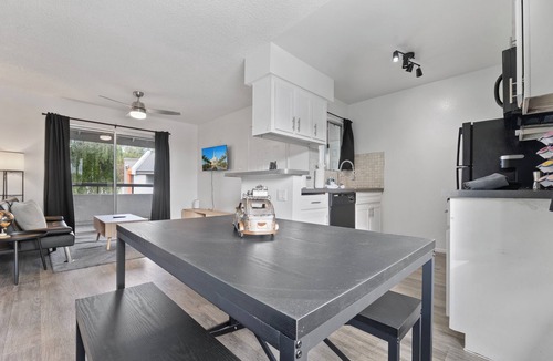 Breckenridge Townhomes Apartment | Cozy 1-bedroom apartment in lovely Gilbert with AC and pool