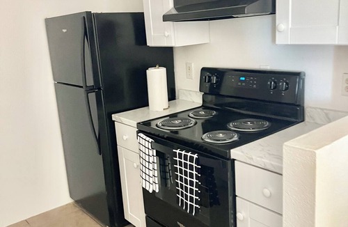 Hedrick Acres Condo | Cozy 1-bedroom condo with AC in soothing Tucson neighborhood with hot tub & pool