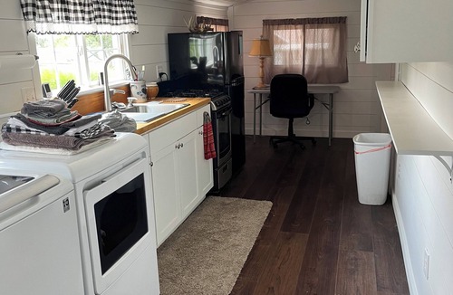 Mount Vernon Cottage | Cozy 1-bedroom cottage in peaceful Mount Vernon with AC