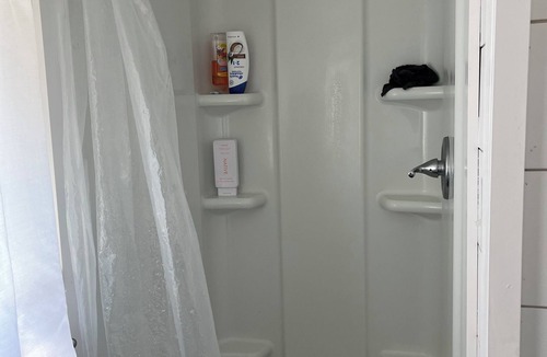 Mount Vernon Cottage | Cozy 1-bedroom cottage in peaceful Mount Vernon with AC