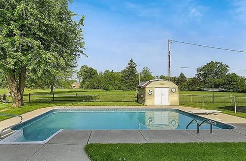 Rossford House | Cozy 1-bedroom house in enchanting Rossford with AC