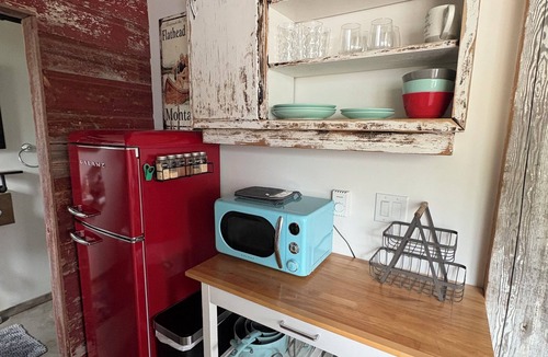 Riverfront Cottage | Cozy 1-bedroom Mini House close to down town Missoula