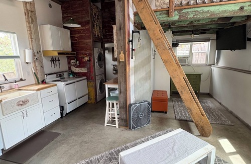 Riverfront Cottage | Cozy 1-bedroom Mini House close to down town Missoula