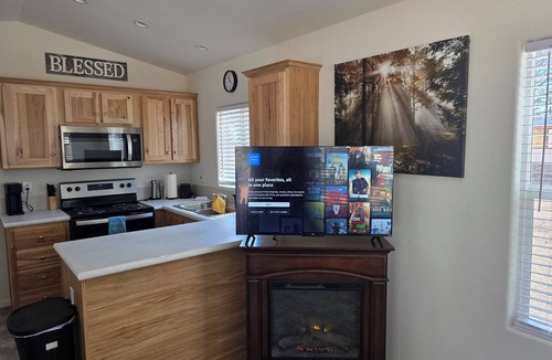 Show Low House | Cozy 1-bedroom mobile home in welcoming Show Low with AC,