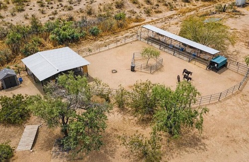 Wittmann House | Cozy 1-bedroom recreational vehicle with horse amenities available!