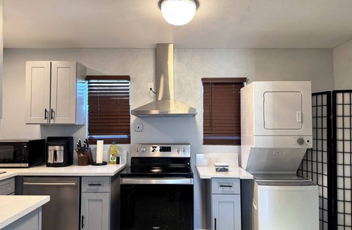 Hanford Apartment | Cozy 1-Bedroom Retreat with In-Unit Laundry