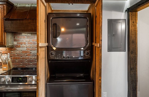 West Yellowstone Condo | Cozy 1-bedroom condo in West Yellowstone, 1 minute to park! Little Tuckaway