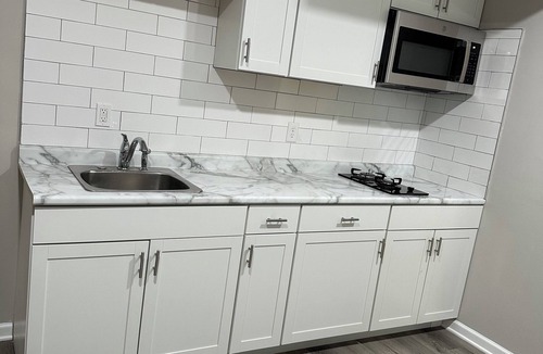 Maxwell Apartment | Cozy 1-BR Basemnt apartment AC, WiFi, Private full bath and Kitchen