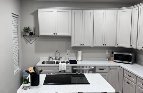 Huntington Apartment | Cozy 2-bedroom apartment located next to St. Mary's Hospital!
