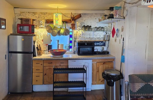 San Fidel Cabin | Cozy 2-bedroom cabin on a working mini farm in San Fidel with AC on old route 66