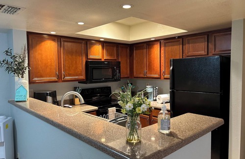 Glendale Condo | Cozy 2-bedroom condo with AC, fitness room, WiFi in enjoyable Glendale