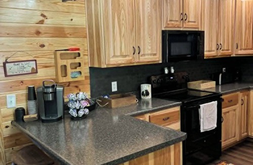 Saint Francis Apartment | Cozy 2 bedroom cottage with heated pool AC in charming New Hope