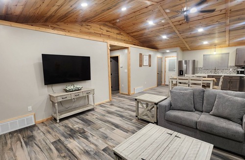 Hinckley House | Cozy 2-bedroom house in Hinckley