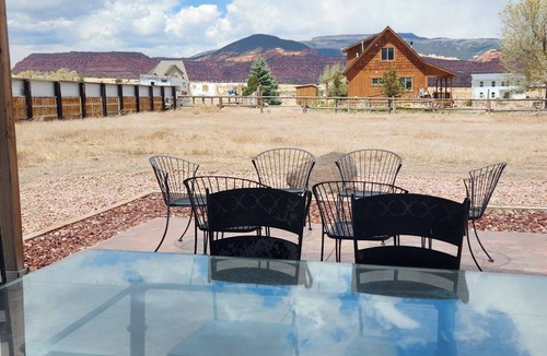 Teasdale Cabin | Cozy 2-bedroom house in charming Teasdale minutes away from Capitol Reef
