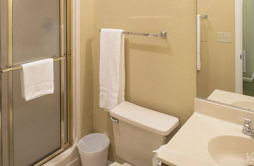 Berkeley Resort | Cozy 2 Bedroom Upstairs Suite at the Historic Powhatan