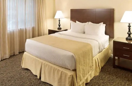 Berkeley Resort | Cozy 2 Bedroom Upstairs Suite at the Historic Powhatan