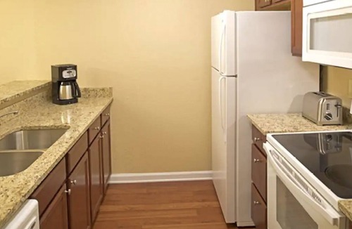 Berkeley Resort | Cozy 2 Bedroom Upstairs Suite at the Historic Powhatan