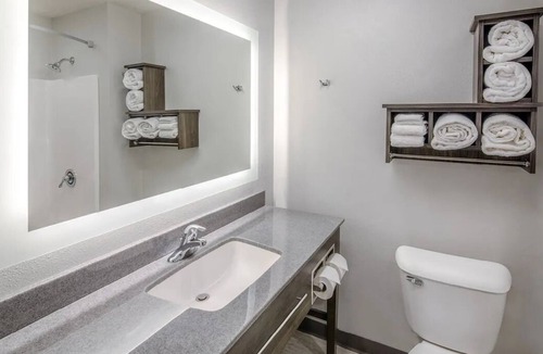 Tucson Hotel | Cozy 2 Queen Beds Stay | Close to Parks