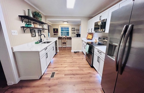 Vincent Cottage | Cozy 2BR/2BA Cottage with Hot Tub, Fire Pit & Fenced Yard, Perfect Outdoor Space
