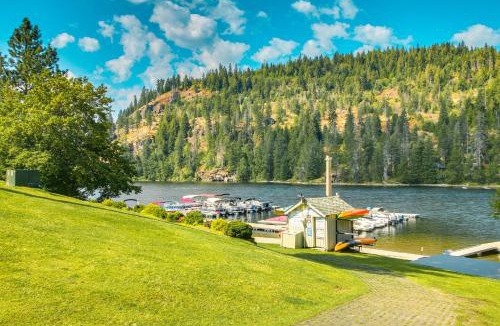 Rathdrum House | Cozy 2BR Condo Walk to Lake, Saltwater Pool & Golf
