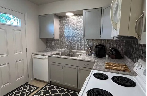 Radcliff Condo | Cozy 2BR Near Ft. Knox & Elizabethtown -Travel, Military, Nurses & Long Stays