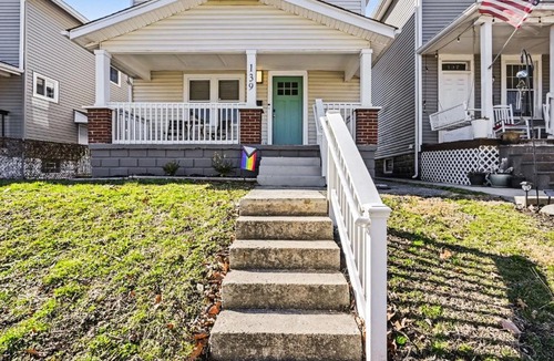 West Columbus House | Cozy 2BR Near Ohio State - Private Yard - Parking