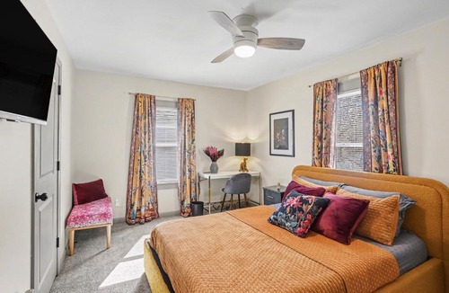 West Columbus House | Cozy 2BR Near Ohio State - Private Yard - Parking