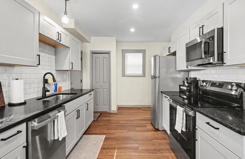 West Columbus House | Cozy 2BR Near Ohio State - Private Yard - Parking