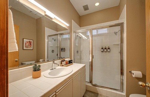 East End House | Cozy 2BR Townhome - 1mi. from downtown!