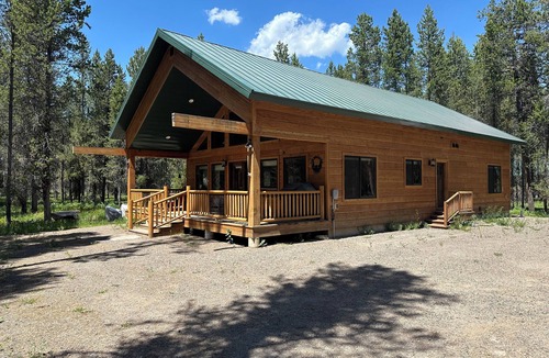 Island Park Cabin | Cozy 3-bedroom cabin with WiFi in soothing Island Park
