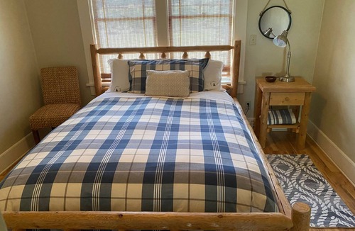 Kelseyville House | Cozy 3-bedroom farmhouse in Kelseyville Ca. Easy walk to Main St