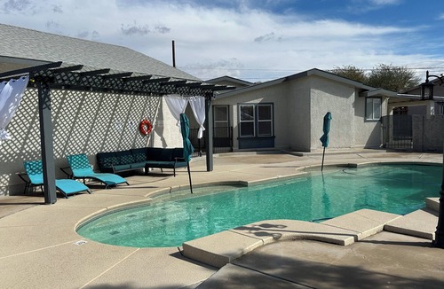 Sunrise Manor House | Cozy 3-bedroom house in delightful Las Vegas with Pool, WiFi, AC