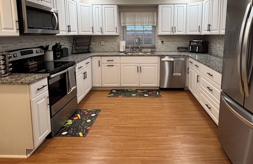 Hurricane House | Cozy 3 Bedroom Private Home w/Garage in Hurricane