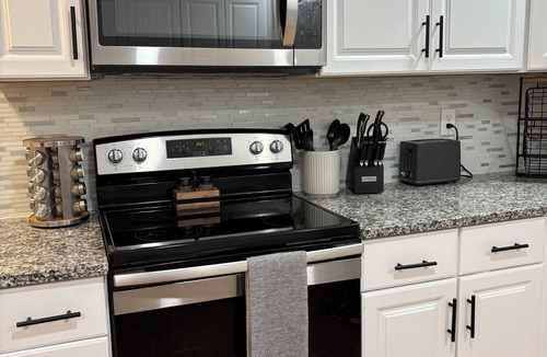 Hurricane House | Cozy 3 Bedroom Private Home w/Garage in Hurricane