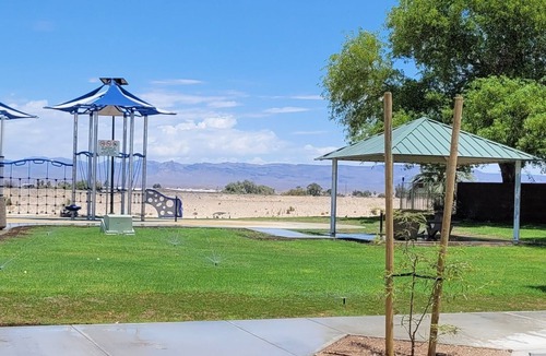 Colorado Shores House | Cozy 3-bedroom river house in Historic City of Needles, 50 steps to Beach/River