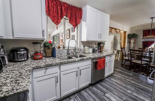 Las Vegas House | Cozy 3 BR with Pool Table 10 Mins from Downtown