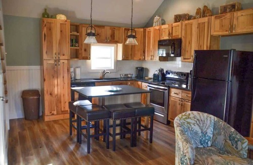 Davis Cottage | Cozy 3BR Cottage Fishing Private Dock Boating