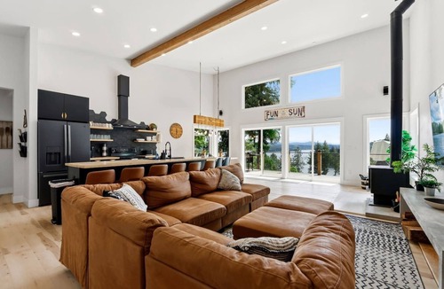 Worley House | Cozy 3BR Retreat w/Lake Access, Deck, BBQ and Golf Cart for 11 guests