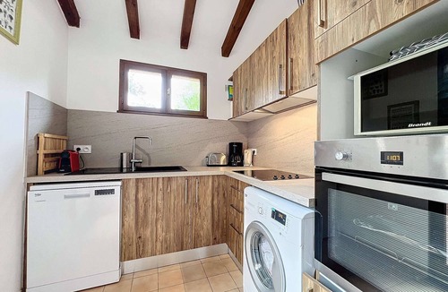 Santa Giulia House | Cozy 3BR Villa, 200m from Santa-Giulia Beach, Sleeps 8, AC, BBQ, Parking Included