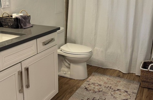 Price House | Cozy 4-bedroom house in awesome Helper with WiFi, AC