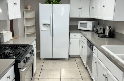 Needles House | Cozy 4-bedroom house with AC and large patio in enchanting Needles