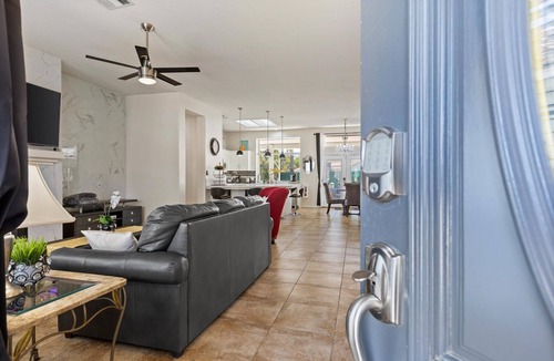 Greenacres House | Cozy 4BR/2BA Near Belcourt Seven Oaks
