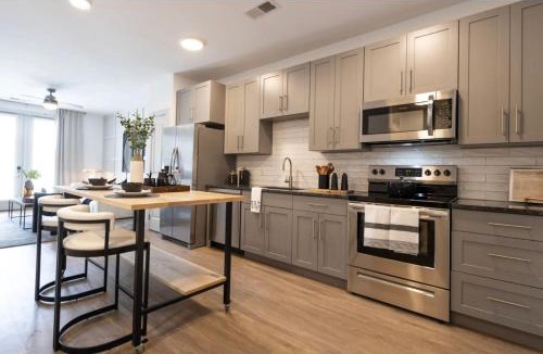East Walnut HIlls Apartment | Cozy 6BR 6BA combined Apartments Near Downtown Cincinnati