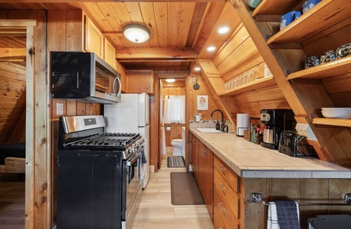 Last Chance House | Cozy A-Frame Cabin Near Yellowstone with Hot Tub