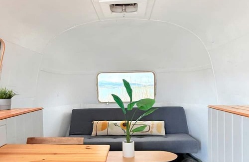 Levan House | Cozy Airstream on Yuba Lake for an Amazing Couples Getaway in Nature in Utah