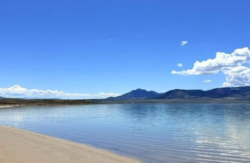 Levan House | Cozy Airstream on Yuba Lake for an Amazing Couples Getaway in Nature in Utah